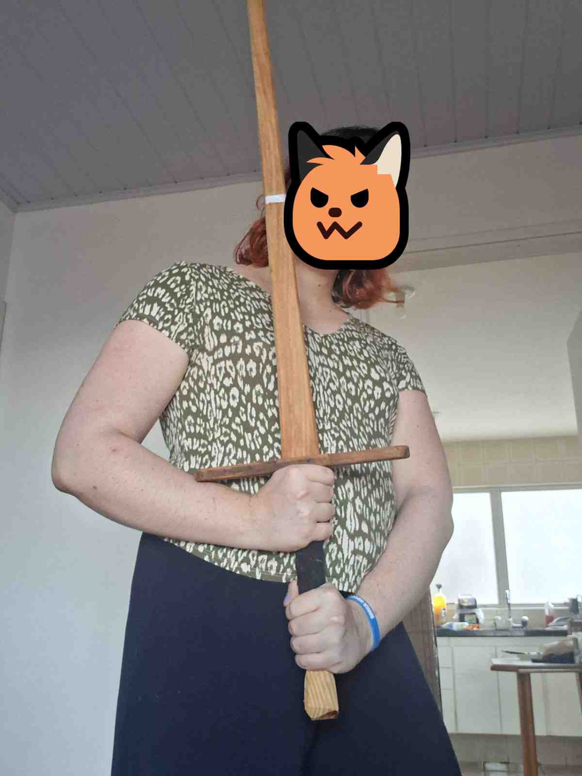 Gwen the silly fox :therian: :neofox_floof: (@gwenthefops)
